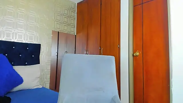 Snapshot of evelyn_wine chatting on February 14, 2025, 12:30 am evelyn wine online show from February 14, 2025, 12:30 am