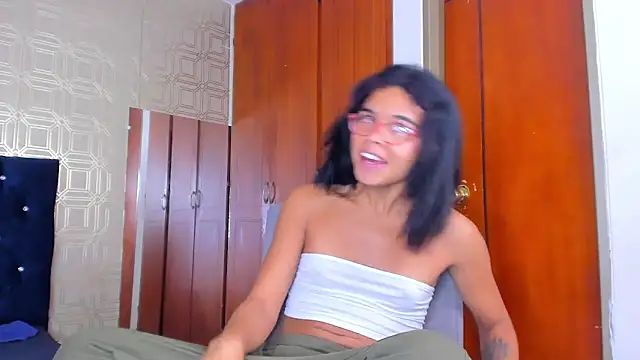 Snapshot of evelyn_wine chatting on March 21, 2025, 1:13 am evelyn wine online show from March 21, 2025, 1:13 am