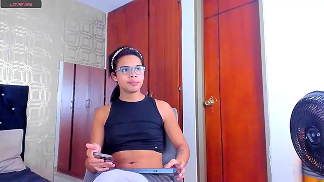 Snapshot of evelyn_wine chatting on March 8, 2025, 12:11 am evelyn wine online show from March 8, 2025, 12:11 am