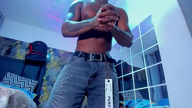 Snapshot of ronnie_7777 chatting on April 13, 2026, 4:27 am ronnie 7777 online show from April 13, 2026, 4:27 am