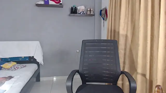 SusanLeroy online show from February 11, 2026, 8:47 am