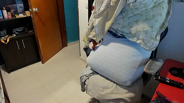 peanut tangerine online show from November 15, 2025, 10:58 pm