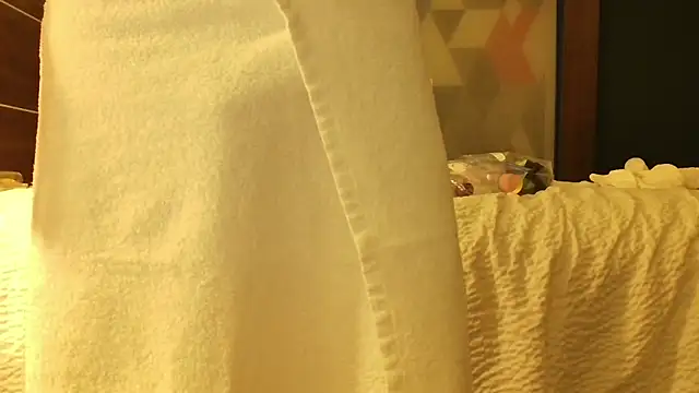 overaveragefreak4you online show from September 22, 2025, 9:26 am