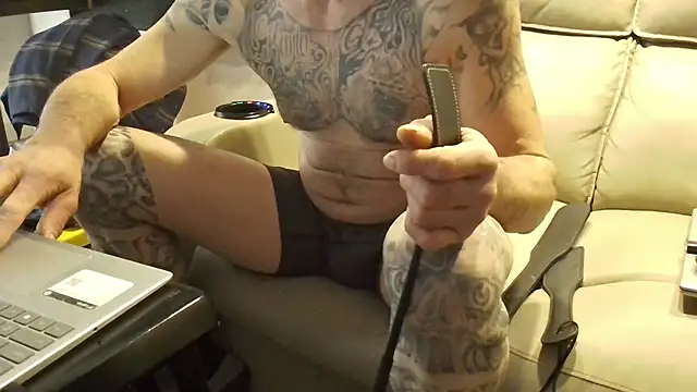 Snapshot of overaveragefreak4you chatting on January 8, 2026, 6:47 pm overaveragefreak4you online show from January 8, 2026, 6:47 pm