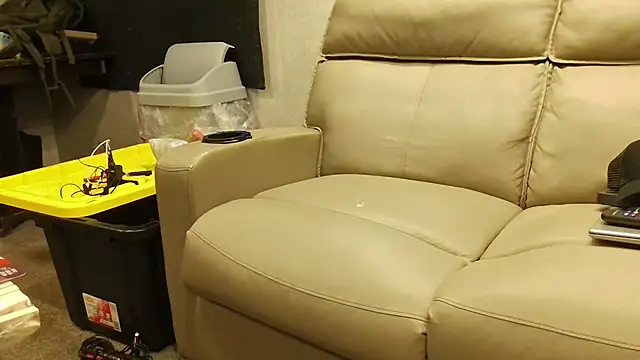 Snapshot of overaveragefreak4you chatting on January 9, 2026, 9:05 am overaveragefreak4you online show from January 9, 2026, 9:05 am