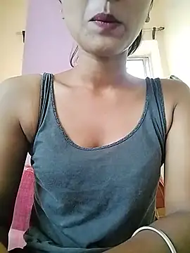 MISSQUEEN48 online show from July 7, 2026, 7:23 am