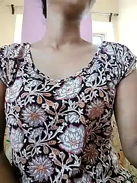 MISSQUEEN48 online show from April 14, 2026, 7:35 am