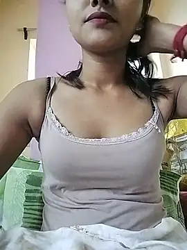 MISSQUEEN48 online show from July 10, 2026, 11:32 am
