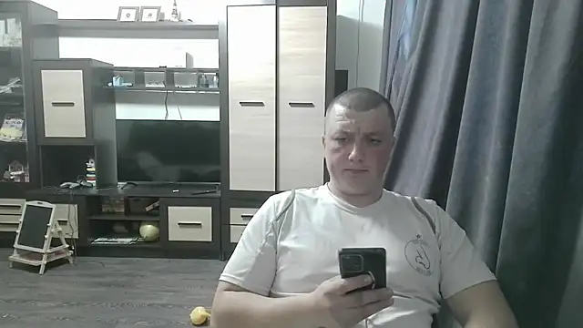 Snapshot of gamblingbum chatting on April 29, 2026, 1:04 pm gamblingbum online show from April 29, 2026, 1:04 pm