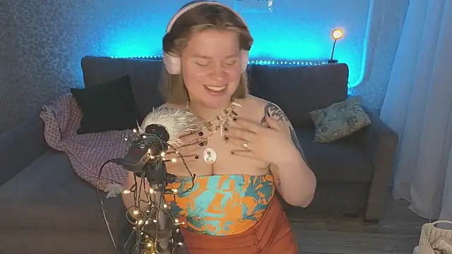 Snapshot of Kira_Citro chatting on January 17, 2025, 8:11 pm Kira Citro online show from January 17, 2025, 8:11 pm