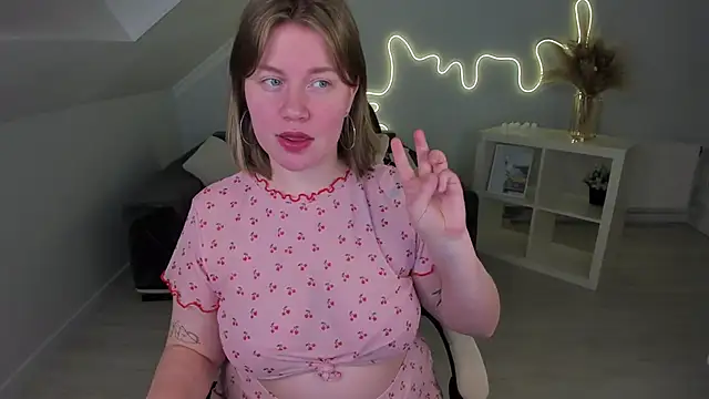 Snapshot of Kira_Citro chatting on February 28, 2025, 8:28 pm Kira Citro online show from February 28, 2025, 8:28 pm