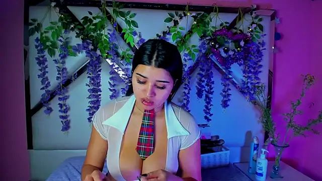 venusowen  online show from October 11, 2025, 1:45 pm