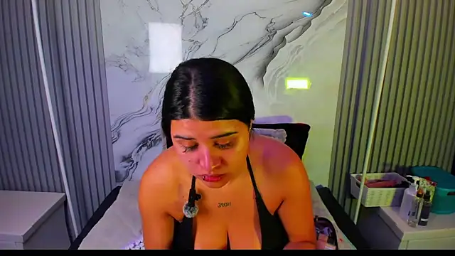 Snapshot of venusowen_ chatting on March 7, 2026, 2:11 pm venusowen online show from March 7, 2026, 2:11 pm