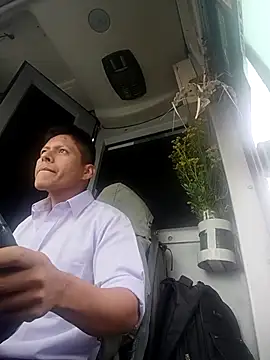 alexchir4 online show from October 3, 2025, 12:50 pm