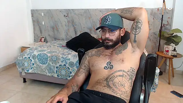 hanz col online show from November 19, 2025, 2:33 am