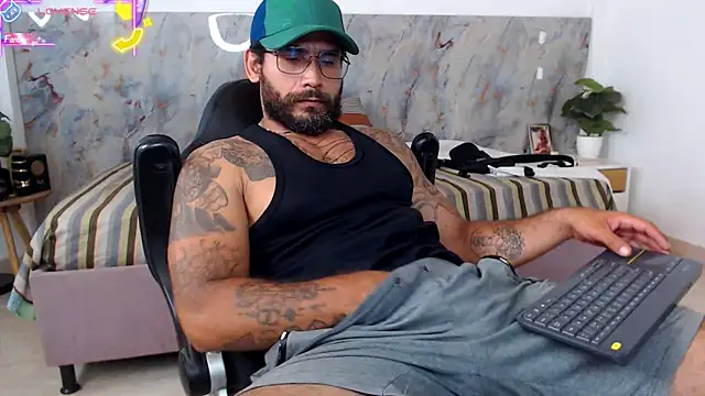 Snapshot of hanz_col chatting on April 21, 2026, 11:22 pm hanz col online show from April 21, 2026, 11:22 pm