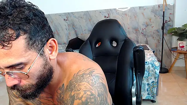 hanz col online show from November 18, 2025, 3:32 am