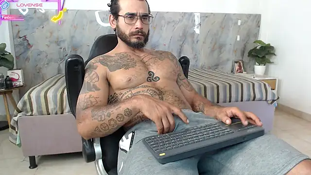 Snapshot of hanz_col chatting on May 17, 2026, 6:30 pm hanz col online show from May 17, 2026, 6:30 pm