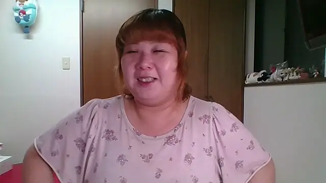 Snapshot of SAKU-RA-chan chatting on June 16, 2026, 1:33 pm SAKU-RA-chan online show from June 16, 2026, 1:33 pm