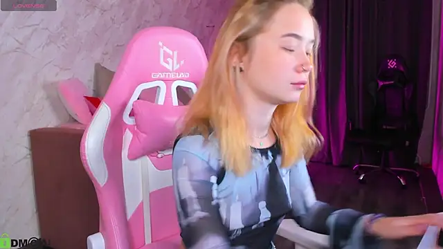 Snapshot of Kira_yoon chatting on October 17, 2025, 12:36 am Kira yoon online show from October 17, 2025, 12:36 am