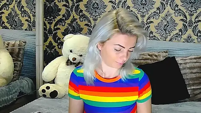 Snapshot of Aly_girl1 chatting on March 1, 2025, 8:23 am Aly girl1 online show from March 1, 2025, 8:23 am