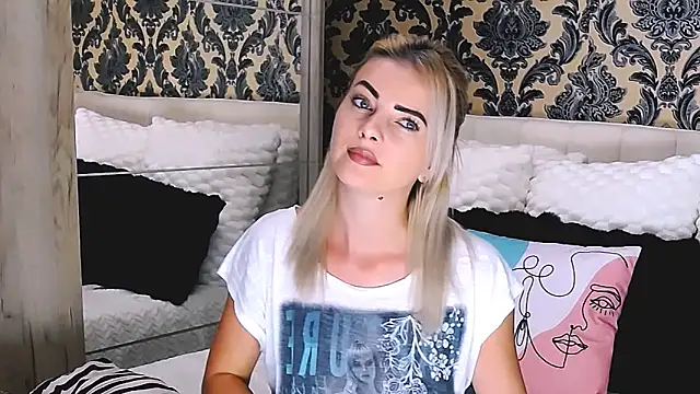 Snapshot of Aly_girl1 chatting on September 26, 2025, 8:21 am Aly girl1 online show from September 26, 2025, 8:21 am