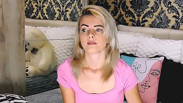 Snapshot of Aly_girl1 chatting on October 6, 2025, 8:48 am Aly girl1 online show from October 6, 2025, 8:48 am