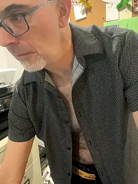 MaxVain online show from November 24, 2025, 6:41 pm