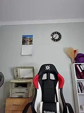 Snapshot of FoxRineHelen chatting on February 11, 2025, 5:18 pm FoxRineHelen online show from February 11, 2025, 5:18 pm