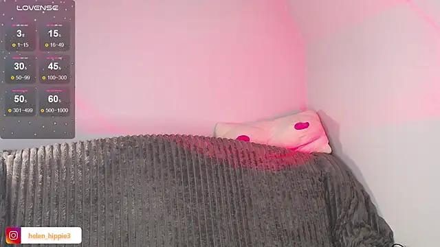 Snapshot of FoxRineHelen chatting on September 15, 2025, 7:36 pm FoxRineHelen online show from September 15, 2025, 7:36 pm