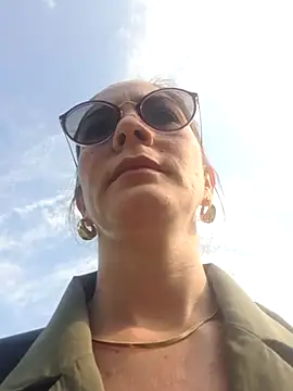 Snapshot of Hanny_24 chatting on February 16, 2025, 1:49 pm Hanny 24 online show from February 16, 2025, 1:49 pm