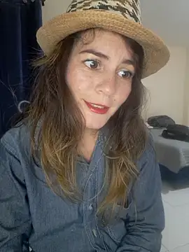 Snapshot of Hanny_24 chatting on September 28, 2025, 2:51 am Hanny 24 online show from September 28, 2025, 2:51 am