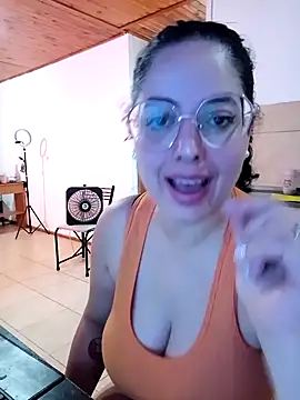 Snapshot of babyluna939 chatting on January 11, 2026, 2:13 pm babyluna939 online show from January 11, 2026, 2:13 pm