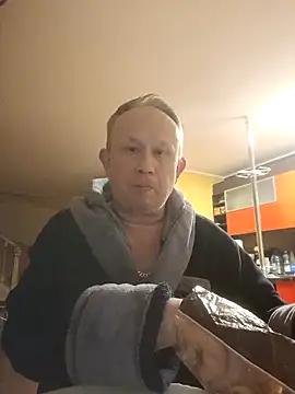 Snapshot of X46x chatting on December 14, 2025, 5:35 am X46x online show from December 14, 2025, 5:35 am