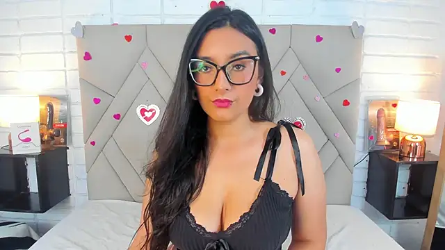 Isis Osman online show from March 2, 2025, 2:47 pm