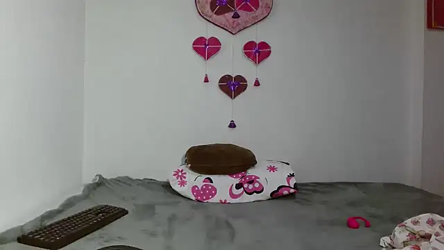 anybellucci43 online show from October 22, 2025, 4:12 am