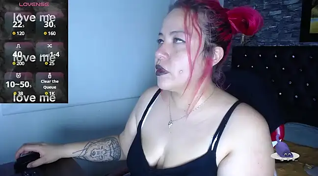 Snapshot of Bruja__Scarlata chatting on March 13, 2025, 6:01 pm Bruja Scarlata online show from March 13, 2025, 6:01 pm