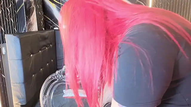 Snapshot of Bruja__Scarlata chatting on February 16, 2026, 2:43 am Bruja Scarlata online show from February 16, 2026, 2:43 am