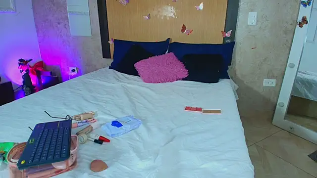 mialopez52 online show from March 7, 2026, 10:15 pm