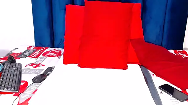 Snapshot of Honeybumsx32 chatting on February 12, 2026, 8:19 pm Honeybumsx32 online show from February 12, 2026, 8:19 pm