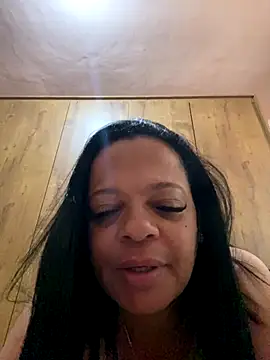 Snapshot of lomagata chatting on December 17, 2025, 9:47 am lomagata online show from December 17, 2025, 9:47 am