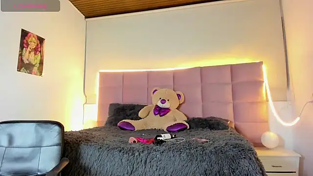 Snapshot of Nicolle_ds chatting on December 6, 2024, 1:57 am Nicolle ds online show from December 6, 2024, 1:57 am