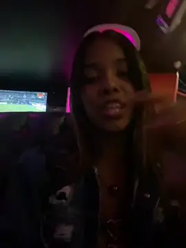 Snapshot of Nicolle_ds chatting on December 13, 2024, 12:42 am Nicolle ds online show from December 13, 2024, 12:42 am