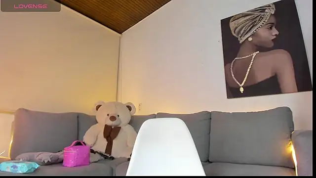 Snapshot of Nicolle_ds chatting on January 17, 2025, 12:31 am Nicolle ds online show from January 17, 2025, 12:31 am