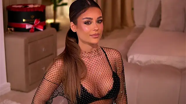 Snapshot of YasmineShaw chatting on November 22, 2025, 1:26 am YasmineShaw online show from November 22, 2025, 1:26 am