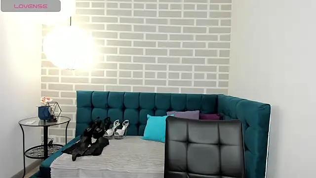 Linda Insatiable online show from November 23, 2025, 1:37 am