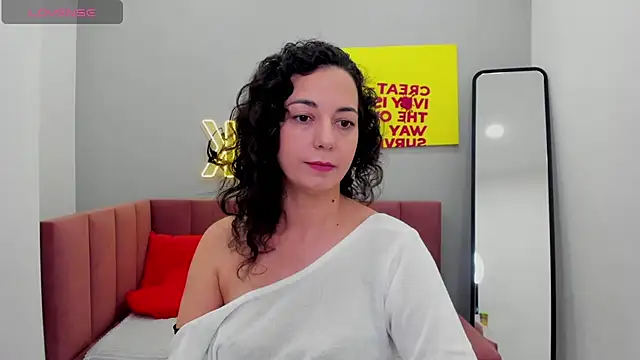 Linda Insatiable online show from November 18, 2025, 1:32 am