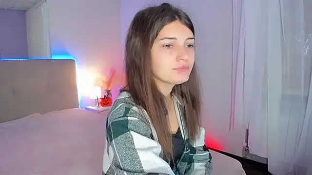 Laura Leee online show from October 17, 2025, 5:11 am