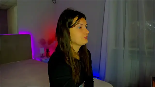 Laura Leee online show from September 27, 2025, 5:24 am