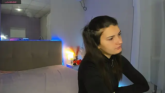 Laura Leee online show from October 21, 2025, 5:18 am